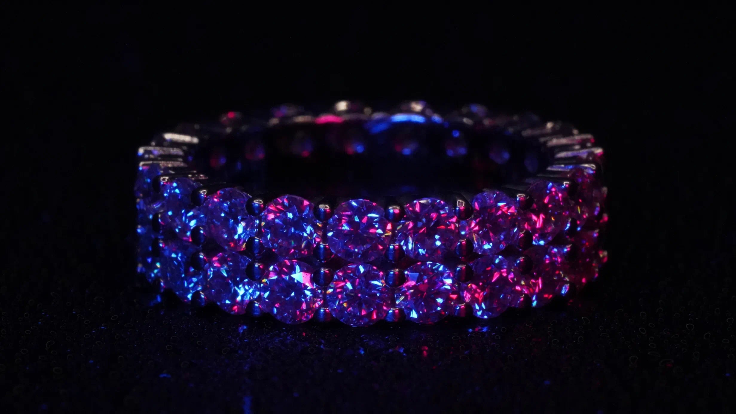 Moissanite Ring wasserfest und kratzfest. Die Ethische schmuck alternative.