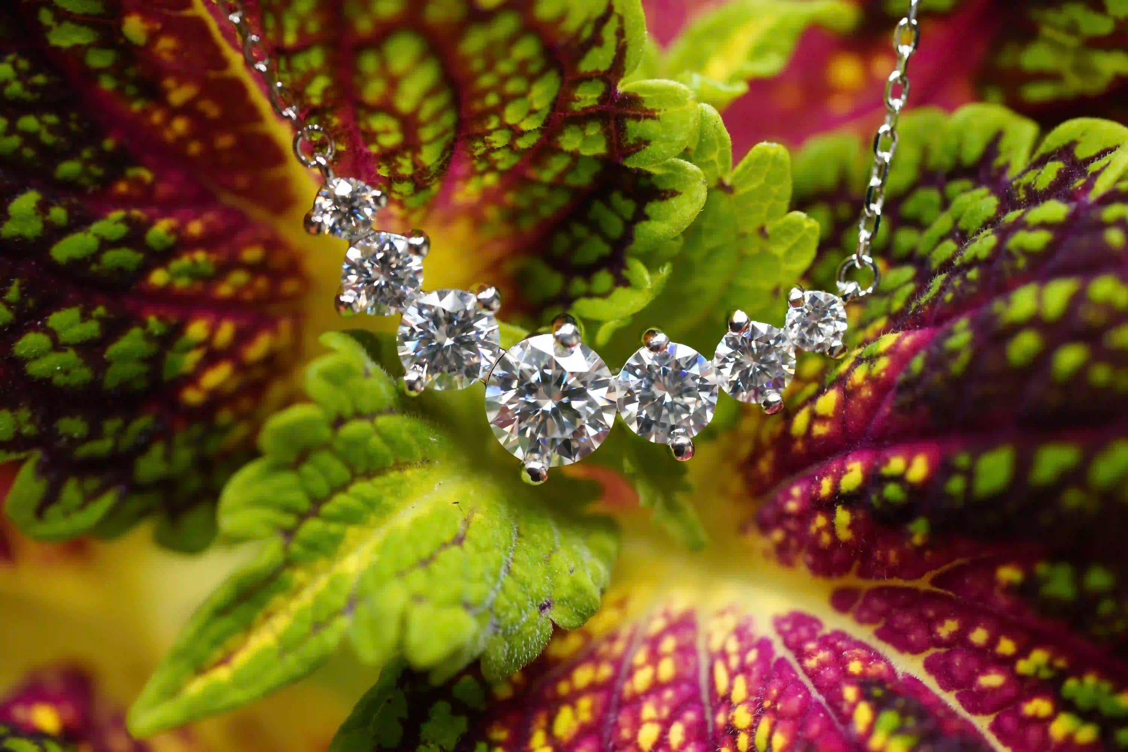 Moissanite Schmuck kette mit Moissanite Steinen im Brillant Schliff gefasst in Sterling Silber