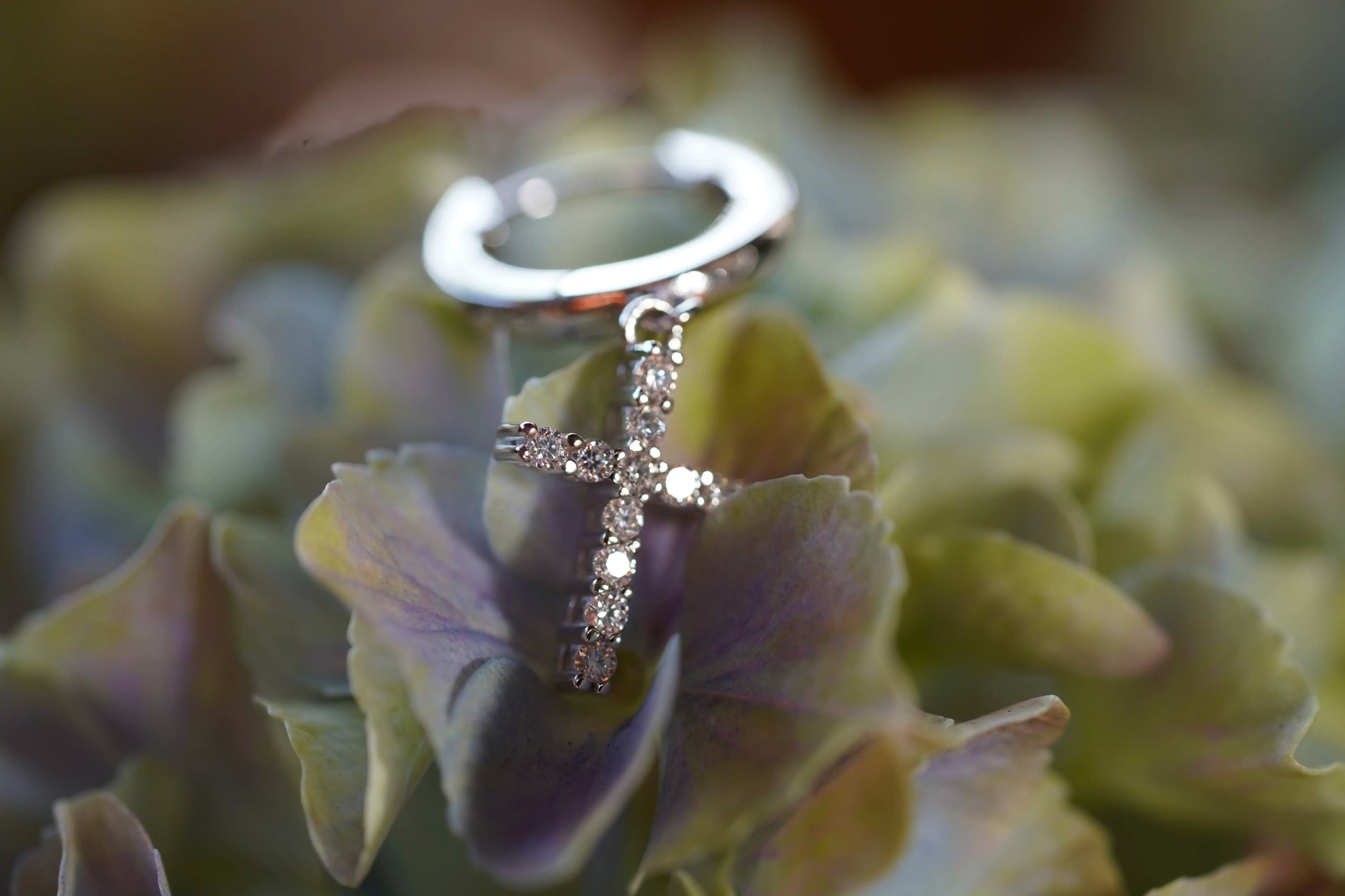 Moissanite Mode Schmuck Ohrringe mit hängend Kreuzen mit 1mm Moissanite Schmuck Steinen gefasst in Sterling Silber