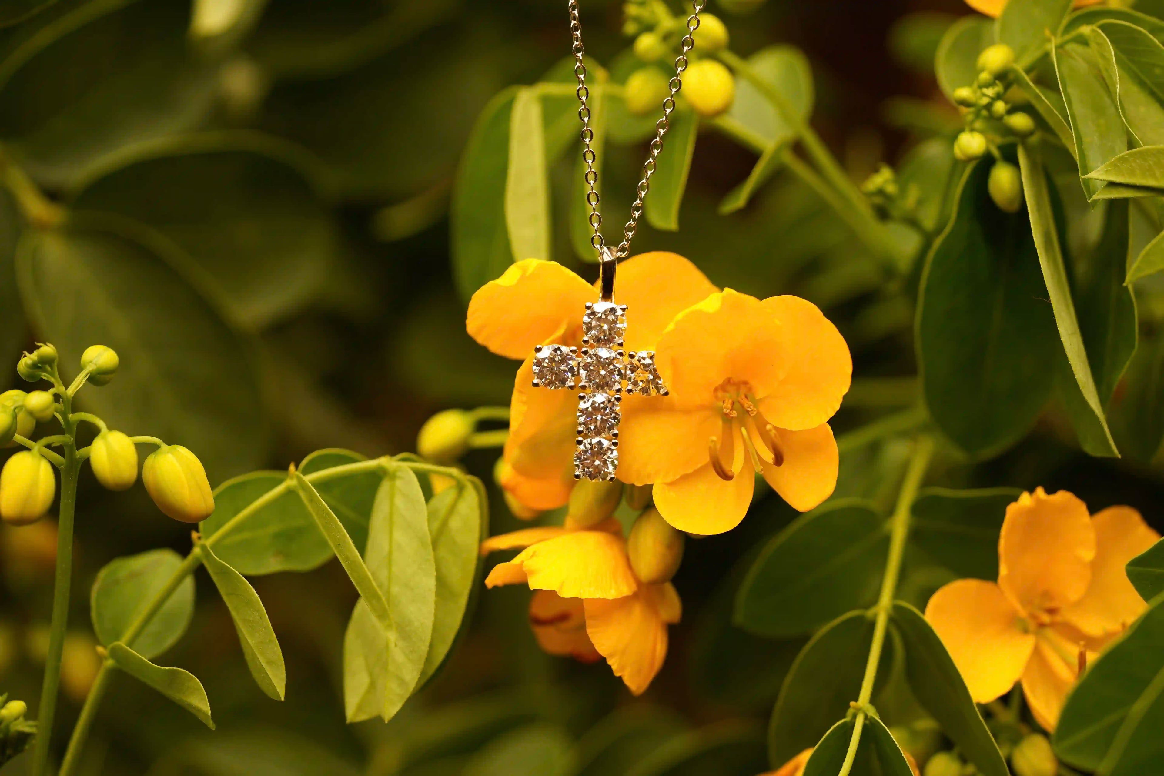 Funkelnde Moissanite Kette mit Kreuz Anhänger mit Moissanite Schmuck Steinen gefasst in Sterling Silber 