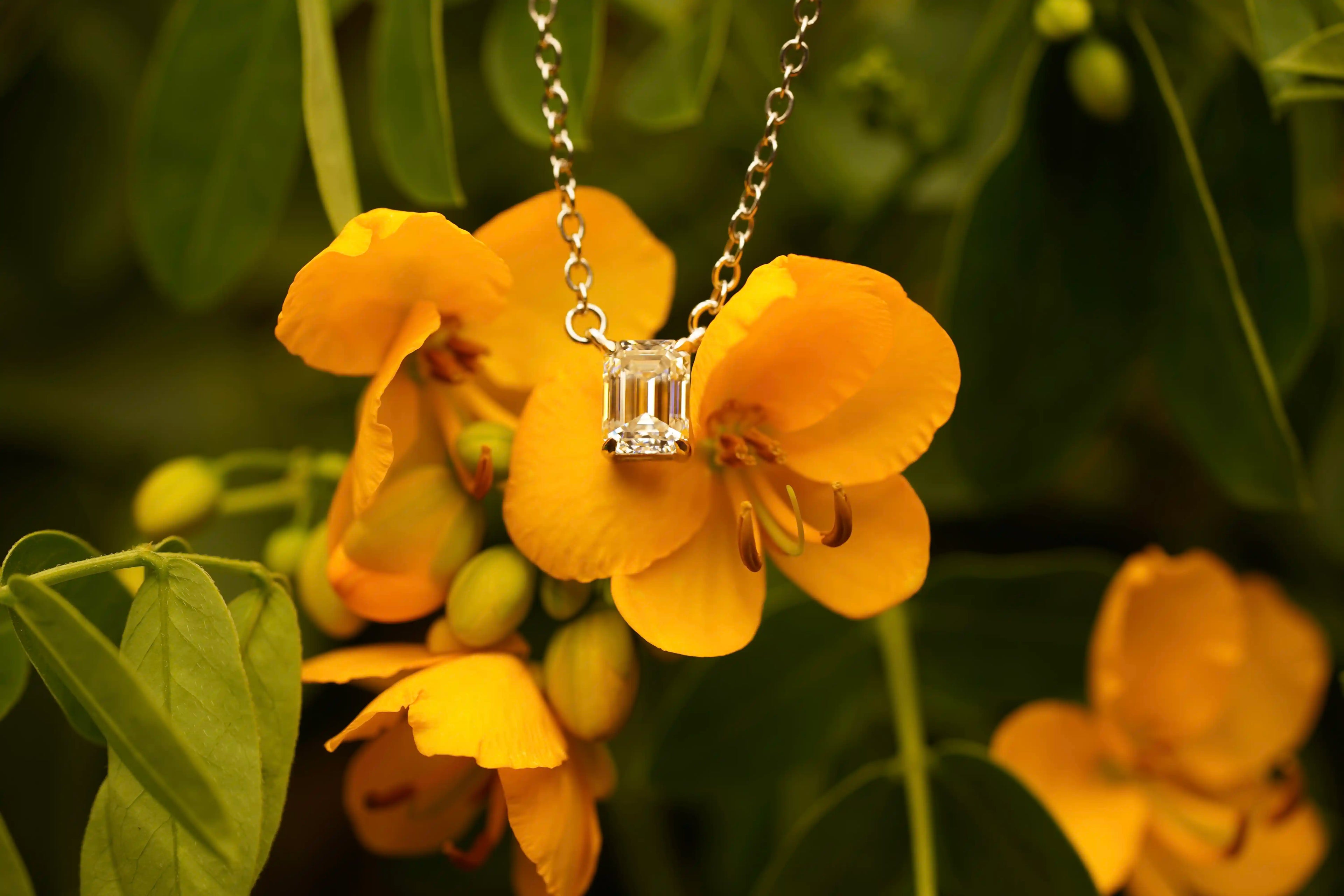 Moissanite Schmuck Kette aus Silber mit Moissanite Schmuck Stein in Smaragd Form