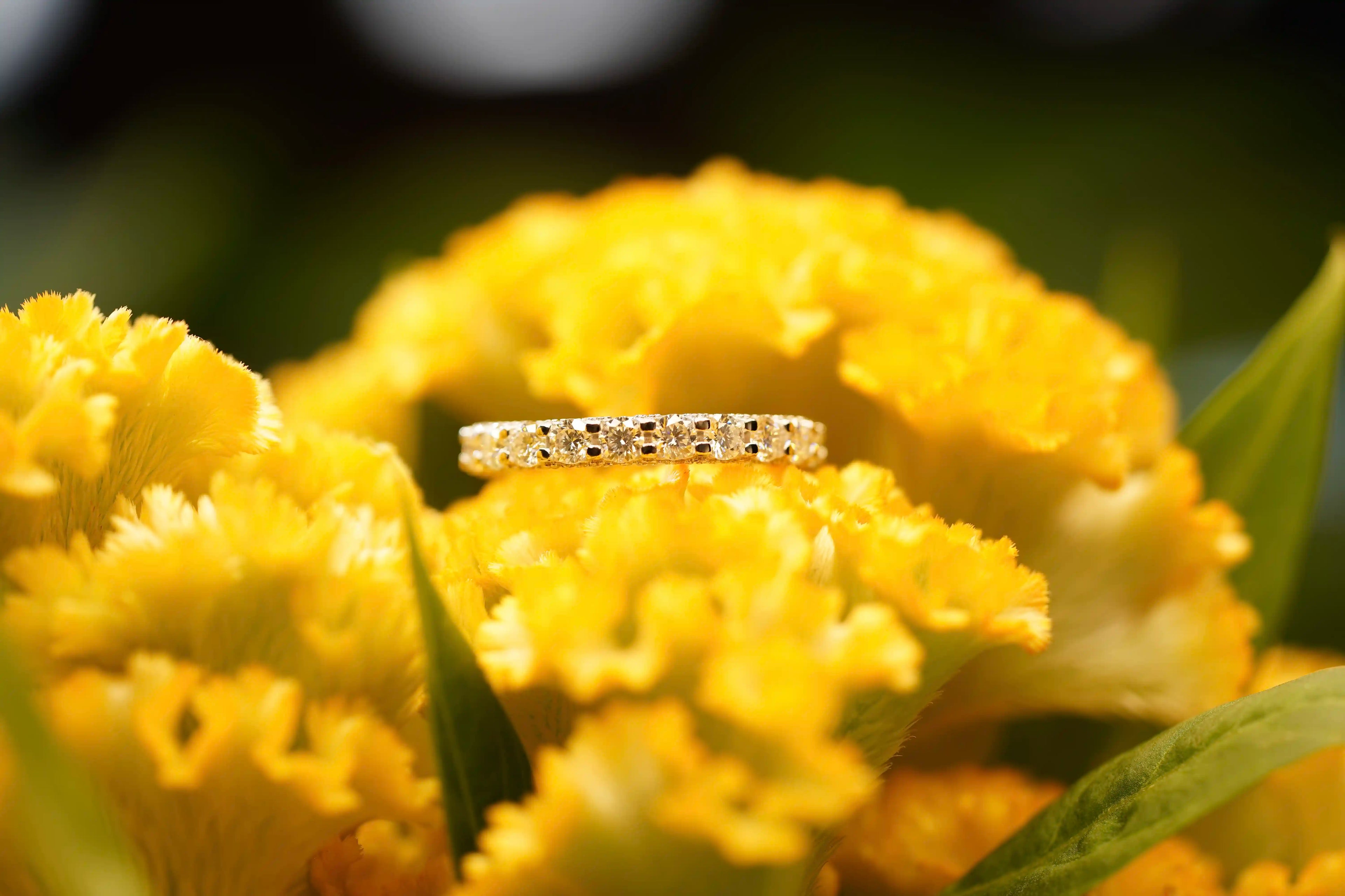 Moissanite Schmuck Verlobungsring gefertigt aus Sterling Silber und Weißgold mit Moissanite Schmuck Steinen in 3mm