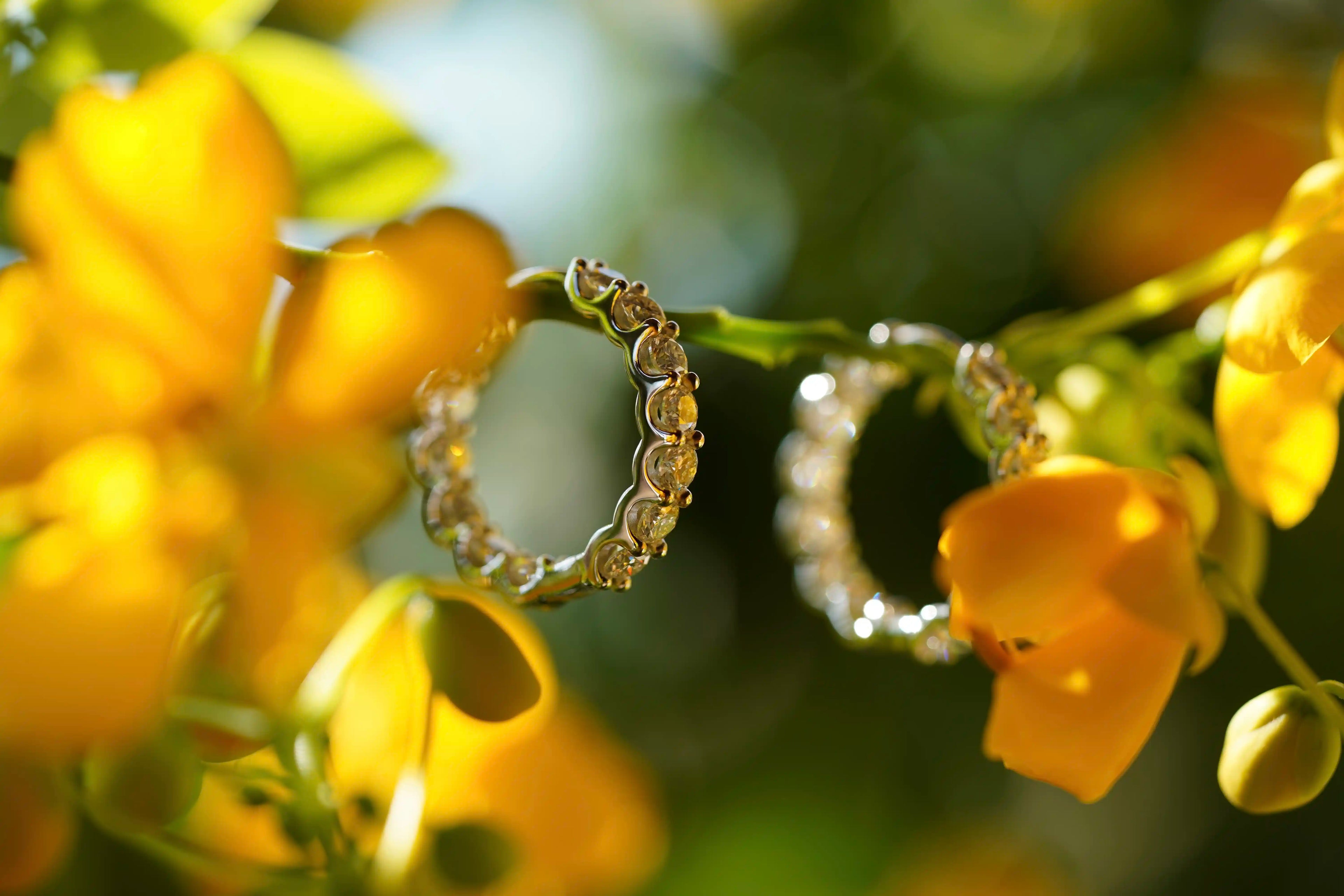 Moissnaite Schmuck Creolen mit rundum besetzen Moissanite Schmuck Steinen gefasst in edlem 925 Sterling Silber