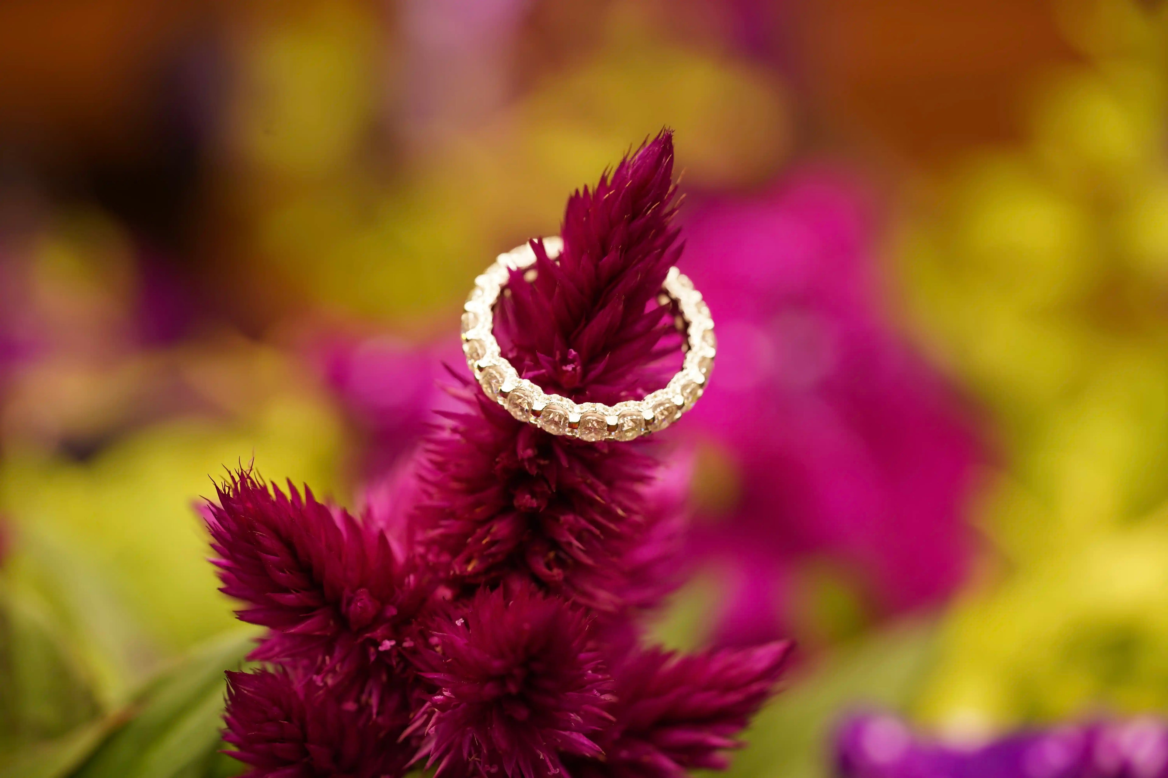 Moissanite Schmuck Ring für Damen und Herre mit Moissanite Steinen gefasst in Sterling Silber und veredelt mit Weißgold