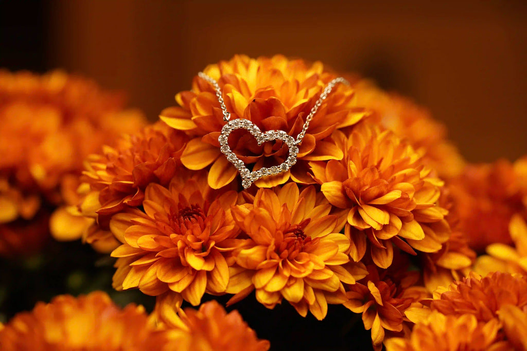 Iced-Out Moissanite Schmuck kette mit Moissnaiteni in Herz form gefasst in Sterling Silber und mit Weißgold veredelt