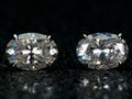 Echte Fotos ovaler Moissanite Ohrstecker frontal fotografiert – stärkeres Funkeln als Diamant und klare Wirkung im Alltag