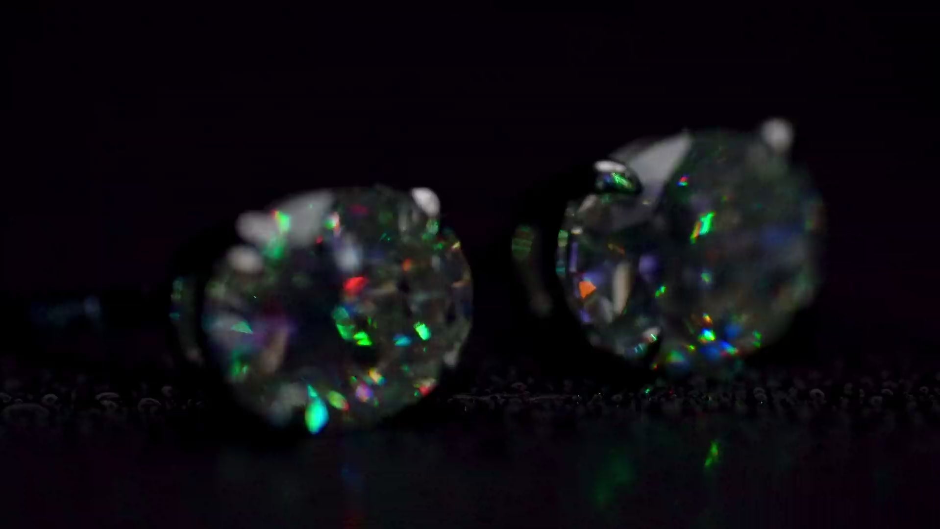 Ovale Moissanite Ohrringe im RGB Licht Video – extrem starkes buntes Feuer Funkeln in allen Farben, echter Moissanite stärker als Diamant, 925 Silber & Weißgold
