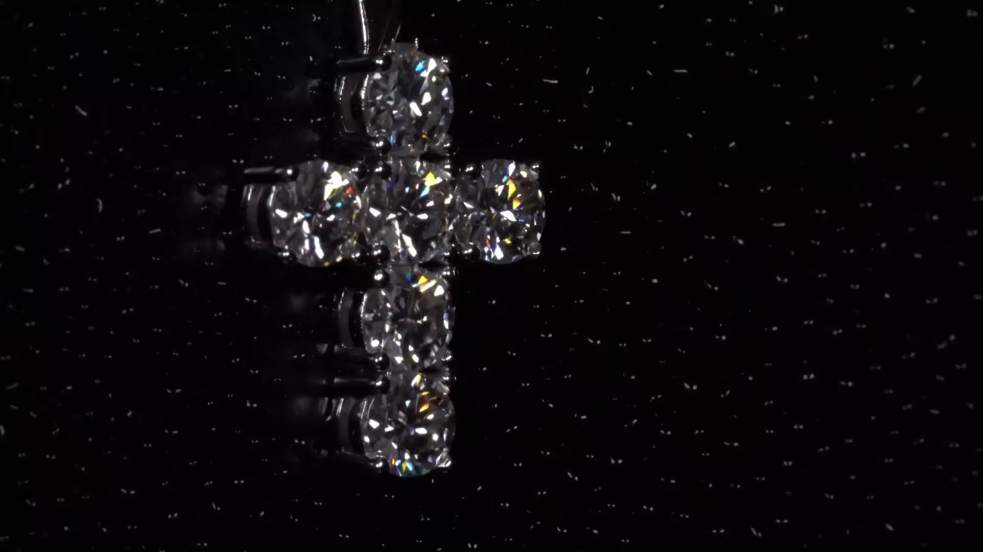 Video mit Drehung des Moissanite Kreuz aus 5mm Moissaniten