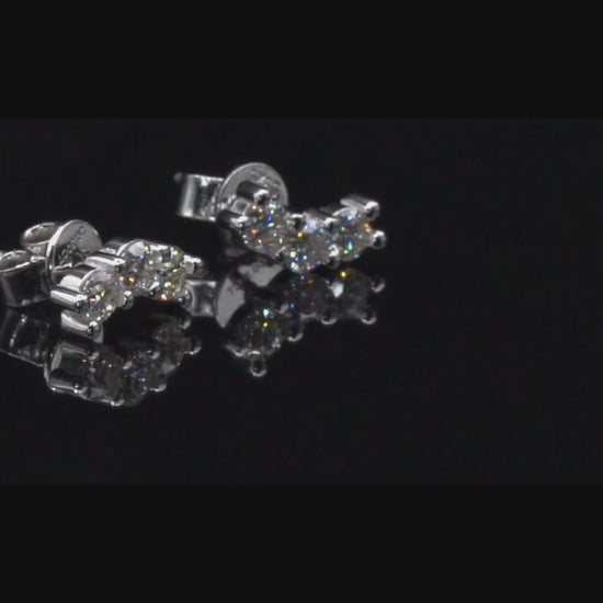 Video Drehung der Moissanite Silber Ohrringe mit viel glitzer und Licht funkeln 