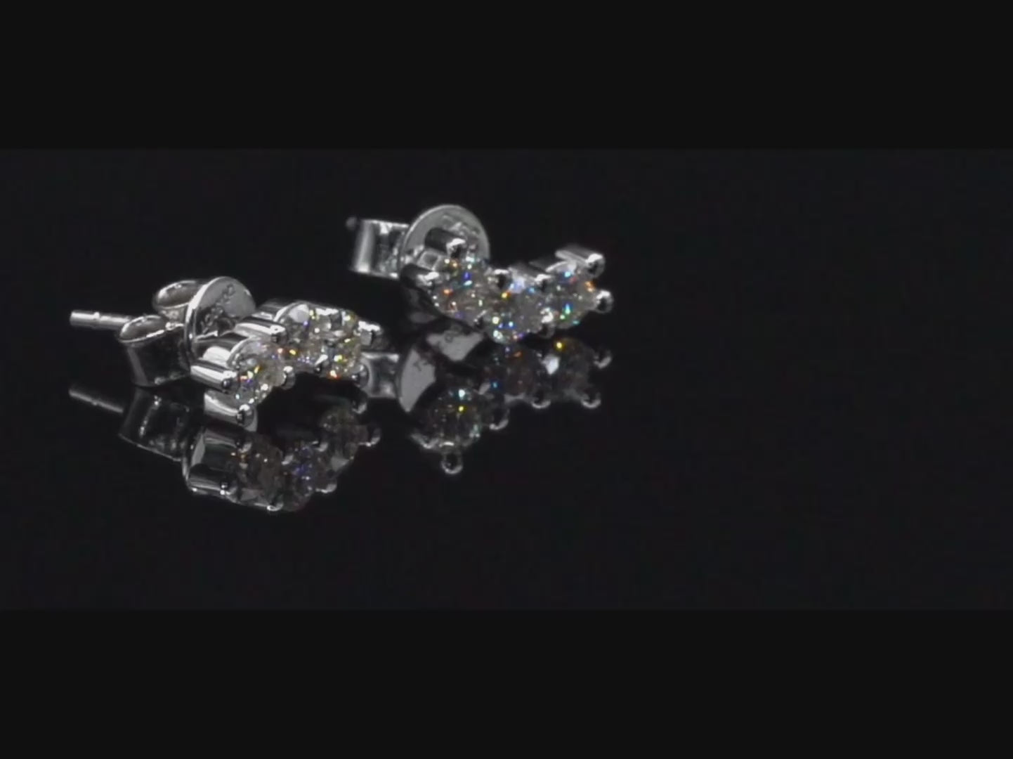 Video Drehung der Moissanite Silber Ohrringe mit viel glitzer und Licht funkeln 