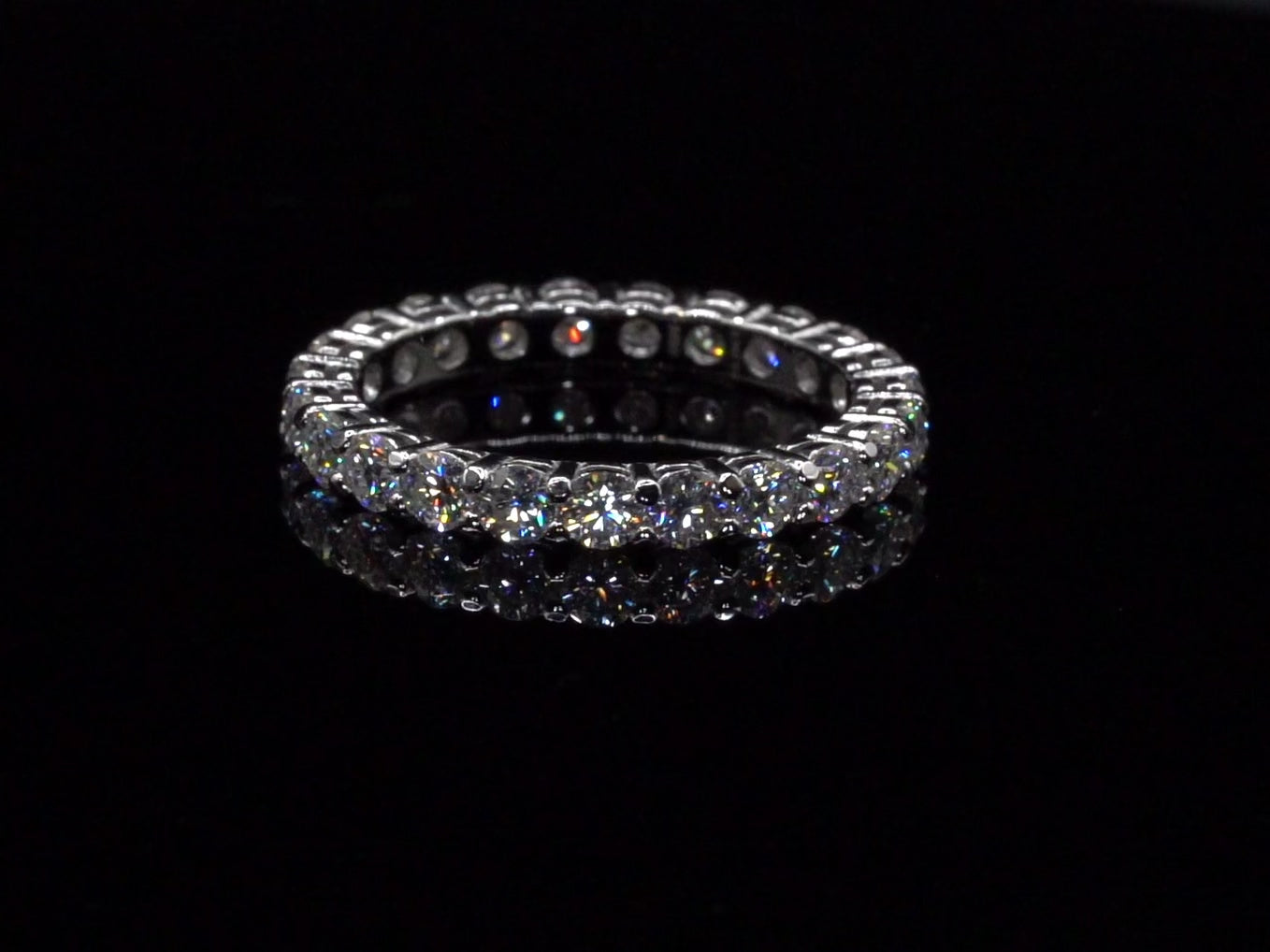 drehende Moissanite Silber Ring mit über 2 CT und 3mm  Steinen im eternity design