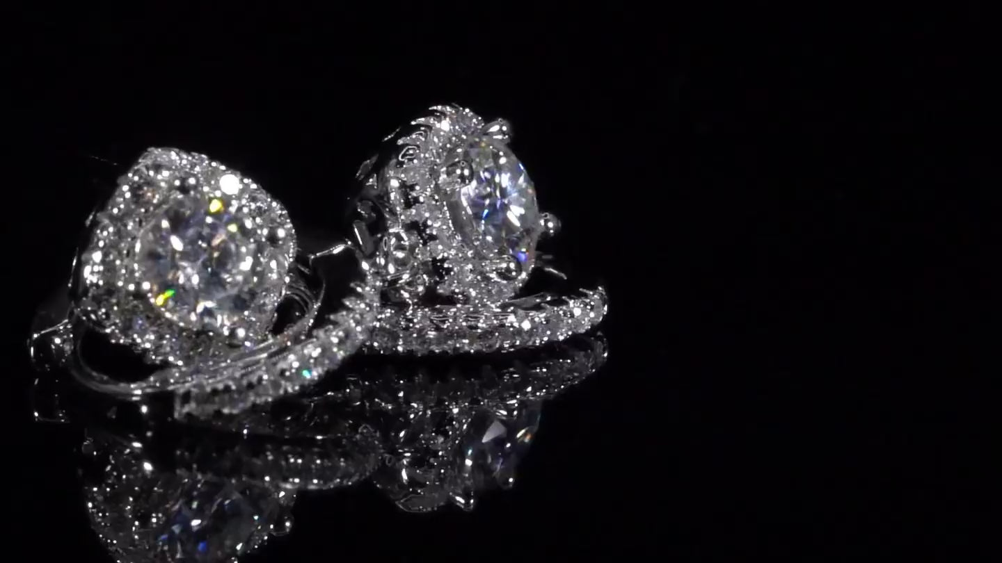 Video der Moissanit Halo Ohrringe – zeigt Brillanz, Schliff und edles Design in 360-Grad-Ansicht