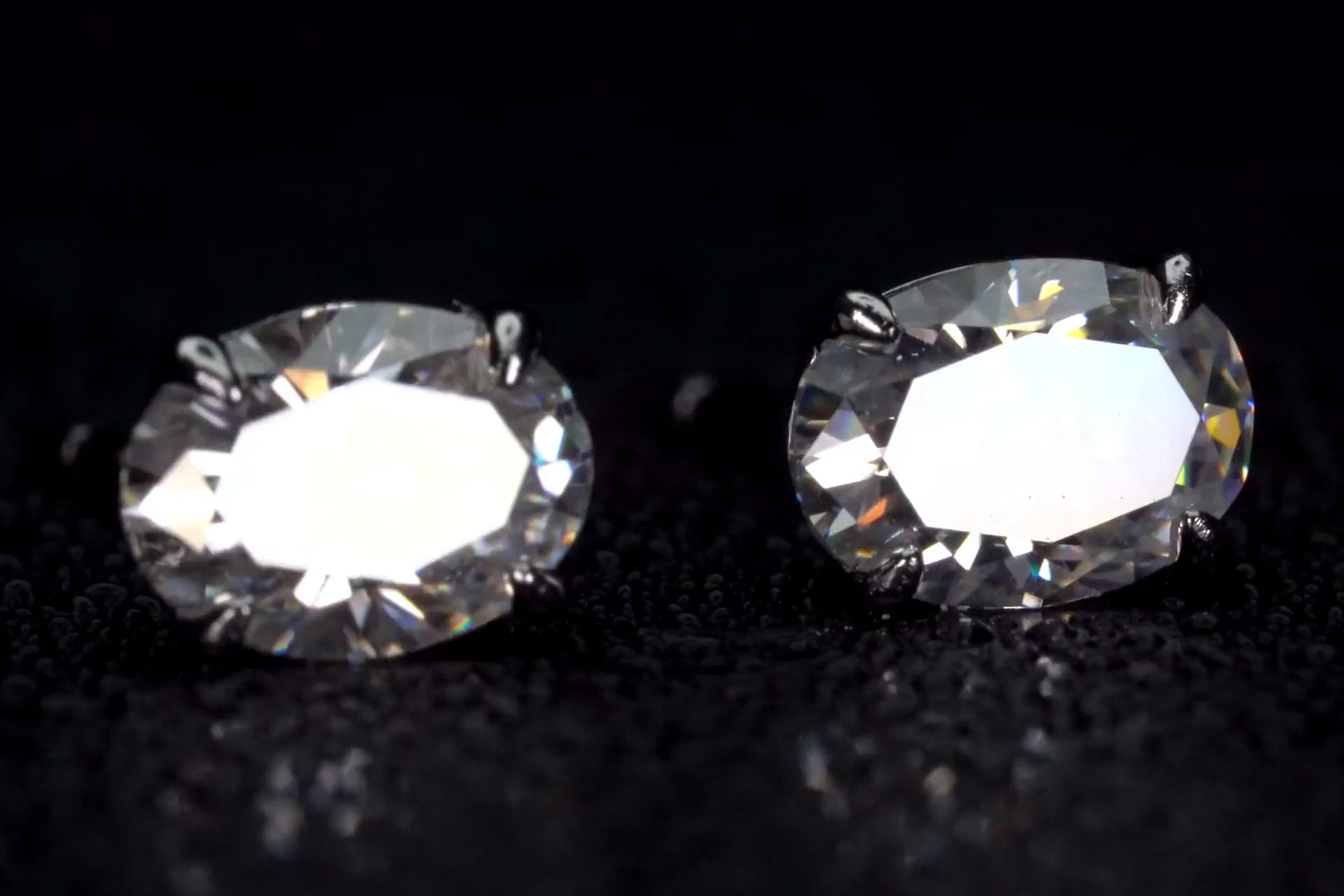 Ovale Moissanite Ohrringe im echten Video – intensives Funkeln stärker als Diamant, 925 Silber & 18K Weißgold, robuste Ohrstecker für den Alltag