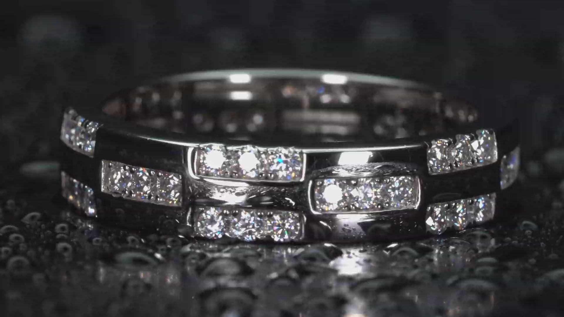 Drehender Moissanite Ring mit 3 Reihen im echten Licht, extrem starkes Funkeln aus jedem Winkel, echte Fotos ohne KI zeigt reale Brillanz