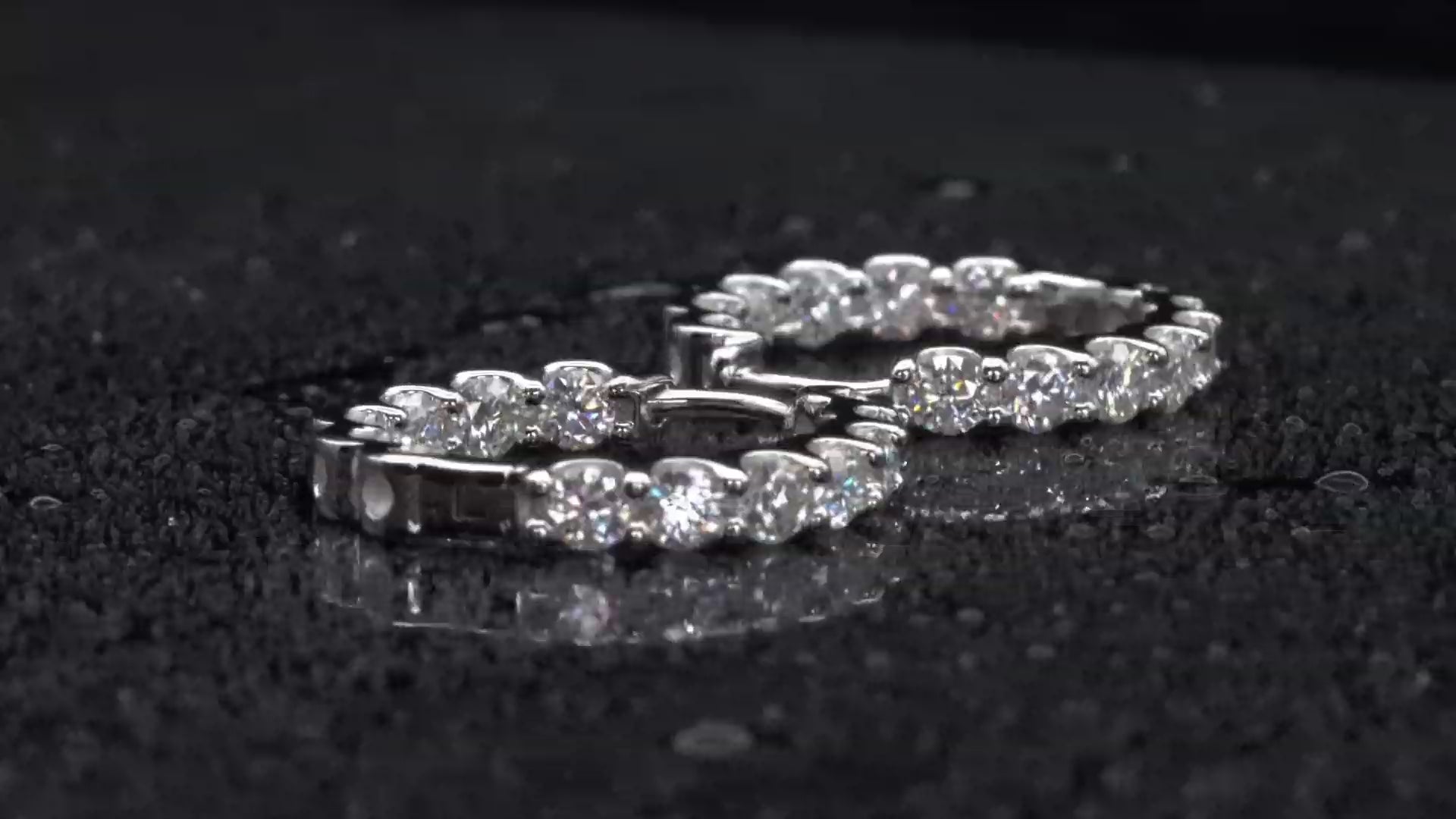 Funkelnde Moissanite Creolen mit 3mm Moissaniten innen und außen Drehung