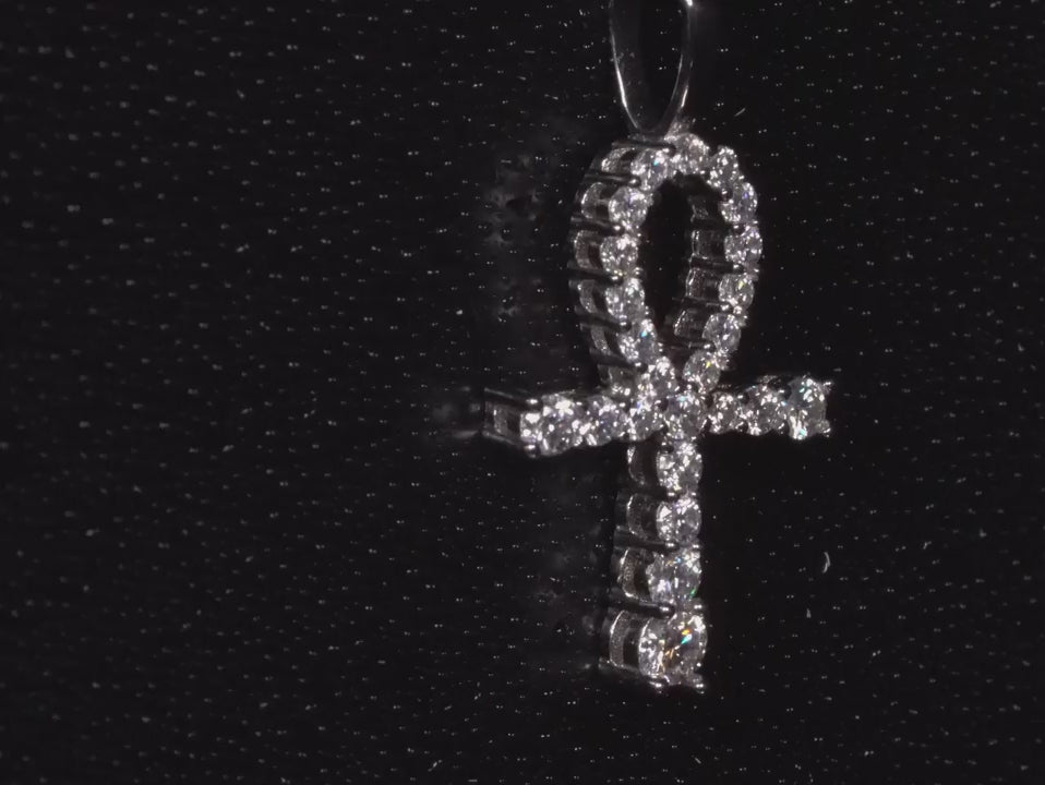 Video-Drehung des Moissanite-Ankh-Anhängers – zeigt Lichtspiel der Brillantschliffe im ägyptischen Lebenssymbol aus Sterling Silber bei sanfter Bewegung