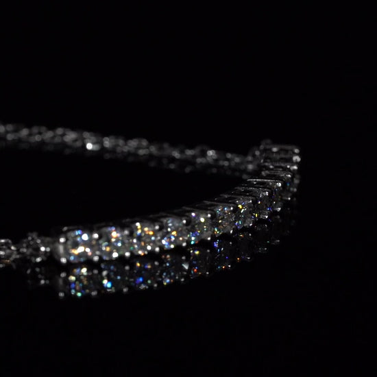 Schimmerndes Moissanite Armband mit 13 Brillanten aus 925 Silber in Bewegung, 1,3 ct