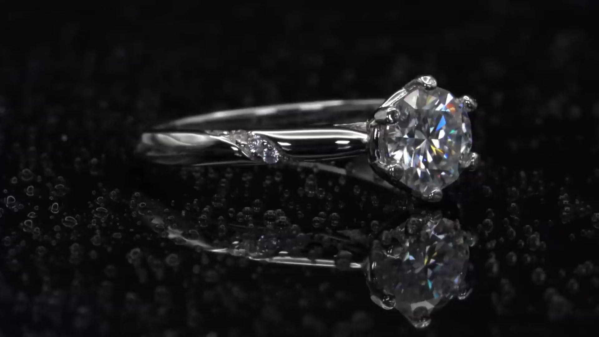 Video-Drehung vom Moissanite Schmuck Ring im Moissanite Solitär Ring Design