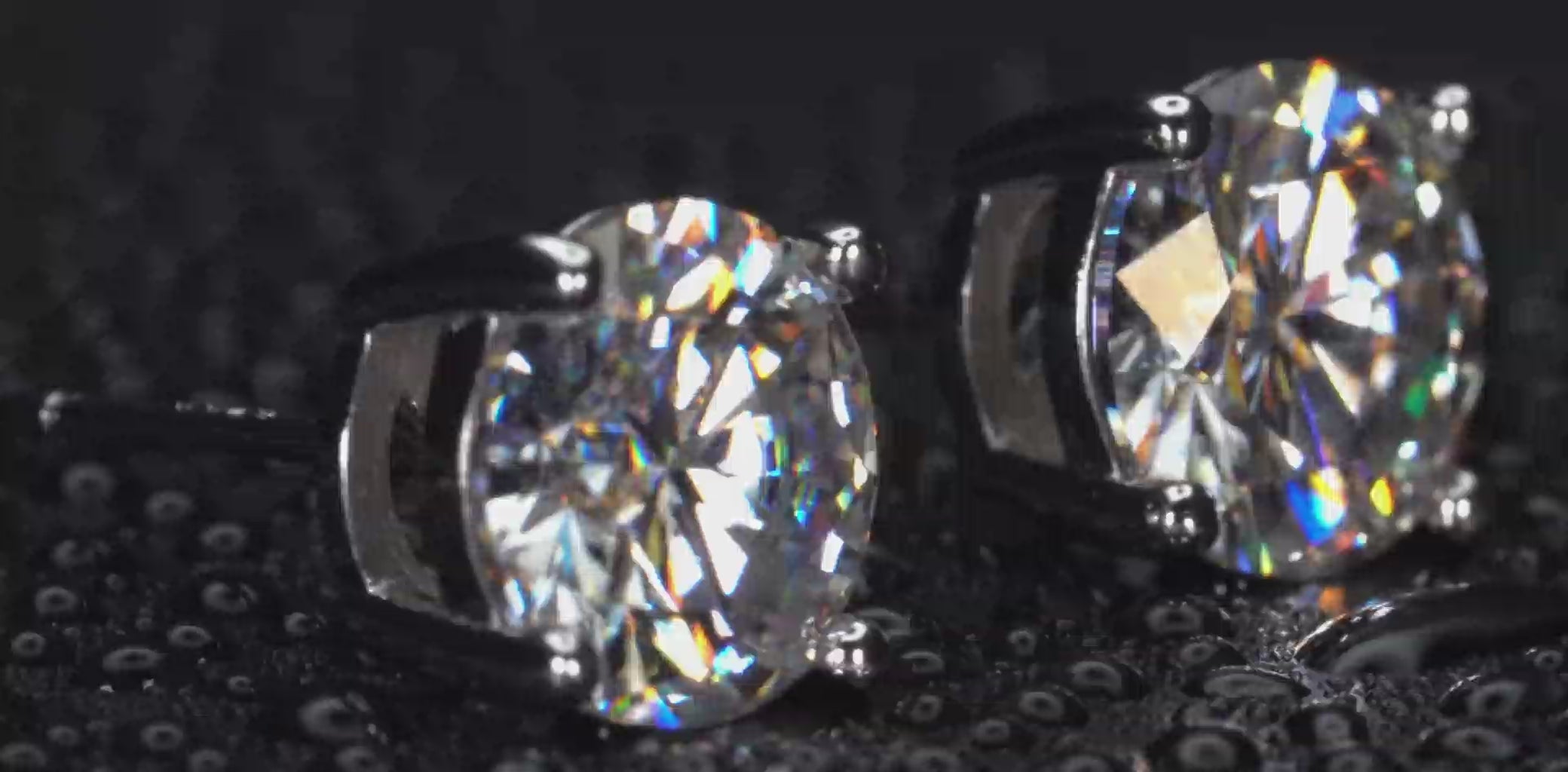 Echte Makroaufnahmen: Moissanite Ohrstecker 4–8mm mit 4-Zinken-Fassung aus 925 Silber & 18K Weißgold im Drehvideo – extremes Funkeln wie Diamant im echten Licht