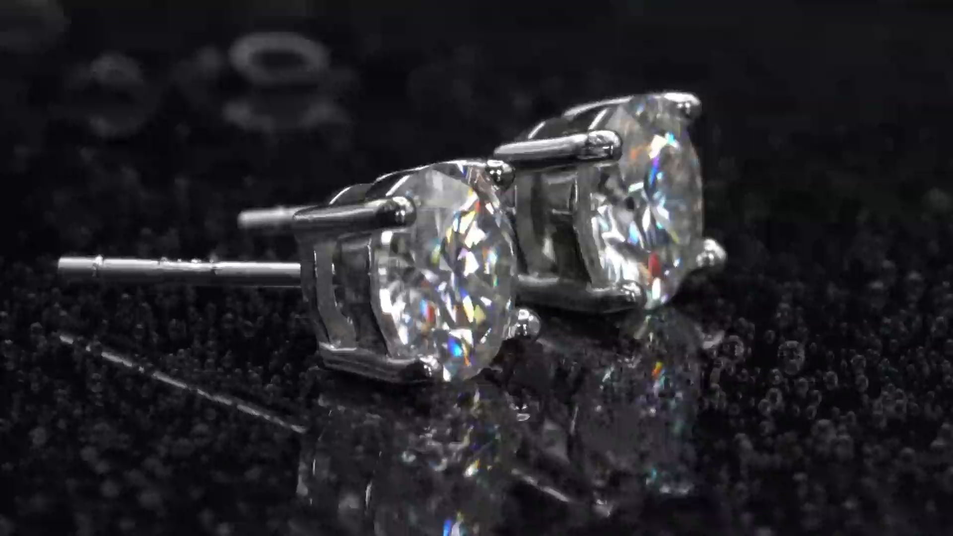 Eleganter Moissanit Ohrstecker mit rundem Stein, seitliche Perspektive, 925 Sterling Silber