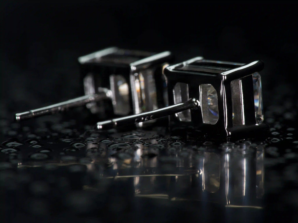 Echte Rückseite der quadratischen Moissanite Ohrstecker aus 925 Silber – sicherer Verschluss für angenehmen Tragekomfort im Alltag.