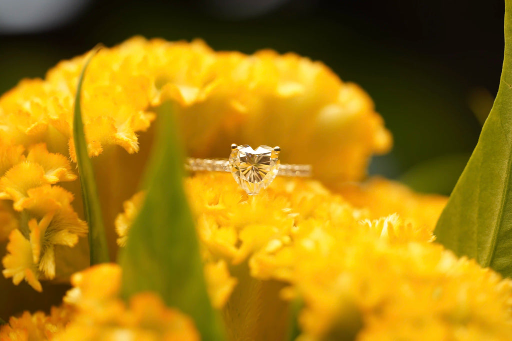 Moissanite Schmuck Solitaire Herz Ring aus Sterling Silber mit 18k Weißgold 