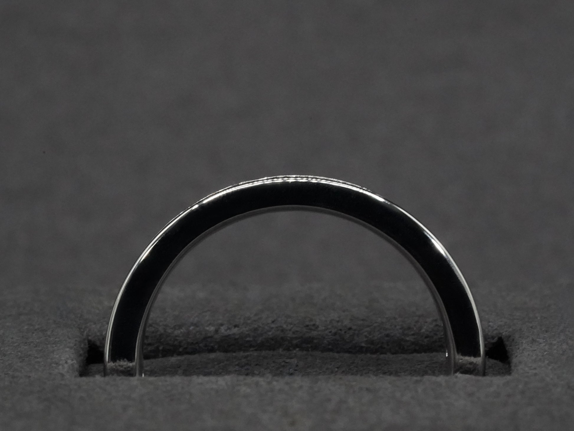 Seitliche ansicht des Ring, welcher perfect  zum verschenken ist zu jedem anlass